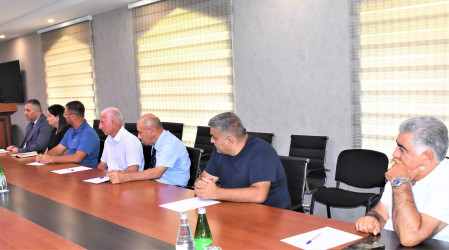 Ağsu rayonunda "2026-2030-cu illərdə kənd təsərrüfatı məhsullarının istehsalı və emalı sahələrinin inkişafına dair iş planı"nın hazırlanmasına həsr olunmuş görüş keçirilib