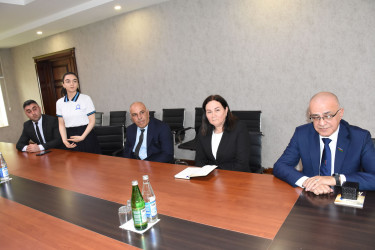 Ağsu Rayon İcra Hakimiyyətində buraxılış imtahanında ən yüksək nəticə göstərən şagirdlə görüş keçirilib