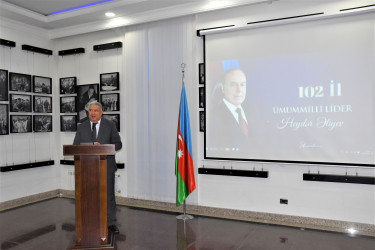 Ağsu rayonunda Ulu Öndər Heydər Əliyevin anadan olmasının 102-ci ildönümü ilə əlaqədar abidəsi ziyarət edilib və “Heydər Əliyev müstəqil Azərbaycan konstitusiyasının müəllifidir” mövzusunda yığıncaq keçirilib
