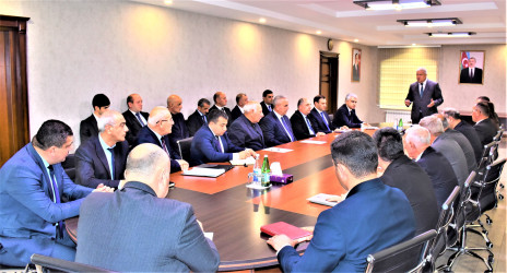 2026-cı ilin “Şəhərsalma və Memarlıq İli” elan edilməsi ilə bağlı “Milli Memarlıq və Şəhərsalmanın tərəqqisində Heydər Əliyev imzası” mövzusunda yığıncaq keçirilib