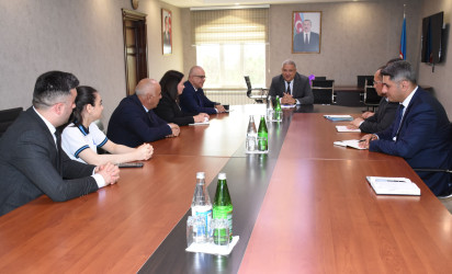 Ağsu Rayon İcra Hakimiyyətində buraxılış imtahanında ən yüksək nəticə göstərən şagirdlə görüş keçirilib