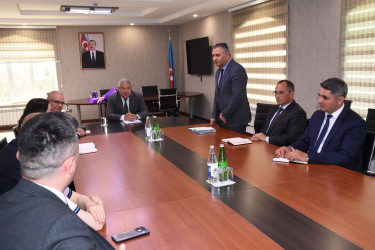 Ağsu Rayon İcra Hakimiyyətində buraxılış imtahanında ən yüksək nəticə göstərən şagirdlə görüş keçirilib