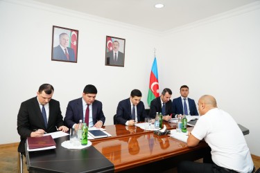 Ədliyyə naziri Ağsu şəhərində vətəndaşları qəbul edib