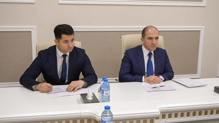 Əmək və Əhalinin Sosial Müdafiəsi Nazirliyinin Aparatının rəhbəri Fuad Musayev Ağsu rayonunda sakinləri qəbul edib