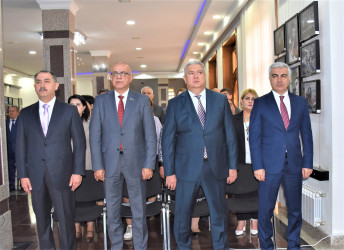 Ağsu rayonunda Ulu Öndər Heydər Əliyevin anadan olmasının 103-cü ildönümü ilə əlaqədar rəsmi yığıncaq keçirilib və konsert təşkil edilib