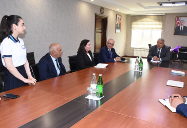 Ağsu Rayon İcra Hakimiyyətində buraxılış imtahanında ən yüksək nəticə göstərən şagirdlə görüş keçirilib
