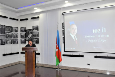 Ağsu rayonunda Ulu Öndər Heydər Əliyevin anadan olmasının 102-ci ildönümü ilə əlaqədar abidəsi ziyarət edilib və “Heydər Əliyev müstəqil Azərbaycan konstitusiyasının müəllifidir” mövzusunda yığıncaq keçirilib