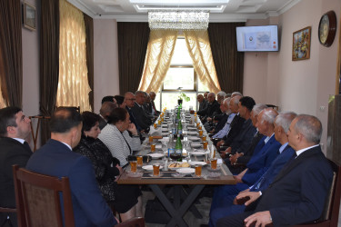 Ağsu rayonunda 2025-ci ilin “Konstitusiya və Suverenlik İli” elan edilməsi ilə bağlı “Müzəffər Ali Baş Komandan və suverenliyə gedən yol” mövzusunda dəyirmi masa keçirilib