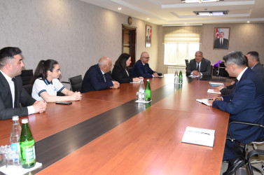 Ağsu Rayon İcra Hakimiyyətində buraxılış imtahanında ən yüksək nəticə göstərən şagirdlə görüş keçirilib