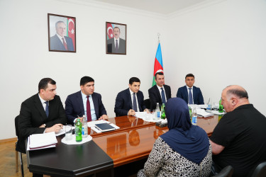 Ədliyyə naziri Ağsu şəhərində vətəndaşları qəbul edib