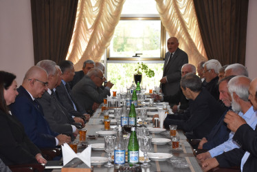 Ağsu rayonunda 2025-ci ilin “Konstitusiya və Suverenlik İli” elan edilməsi ilə bağlı “Müzəffər Ali Baş Komandan və suverenliyə gedən yol” mövzusunda dəyirmi masa keçirilib