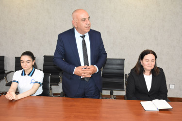 Ağsu Rayon İcra Hakimiyyətində buraxılış imtahanında ən yüksək nəticə göstərən şagirdlə görüş keçirilib