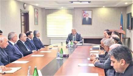 2026-cı ilin “Şəhərsalma və Memarlıq İli” elan edilməsi ilə bağlı “Milli Memarlıq və Şəhərsalmanın tərəqqisində Heydər Əliyev imzası” mövzusunda yığıncaq keçirilib