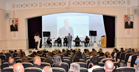 Ağsu rayonunda Ulu Öndər Heydər Əliyevin anadan olmasının 103-cü ildönümü ilə əlaqədar rəsmi yığıncaq keçirilib və konsert təşkil edilib