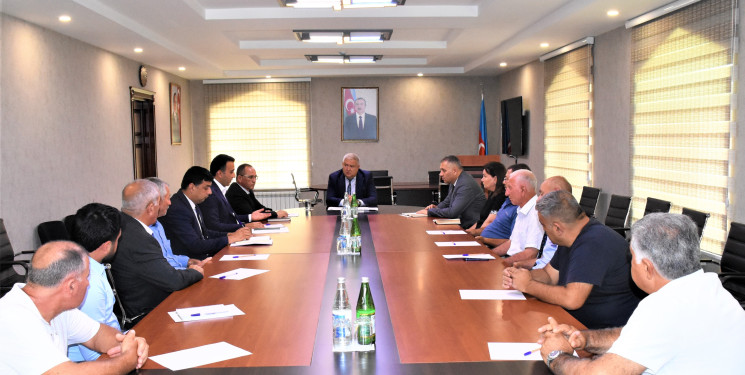 Ağsu rayonunda "2026-2030-cu illərdə kənd təsərrüfatı məhsullarının istehsalı və emalı sahələrinin inkişafına dair iş planı"nın hazırlanmasına həsr olunmuş görüş keçirilib