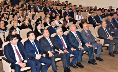 Ağsu rayonunda Ulu Öndər Heydər Əliyevin anadan olmasının 103-cü ildönümü ilə əlaqədar rəsmi yığıncaq keçirilib və konsert təşkil edilib