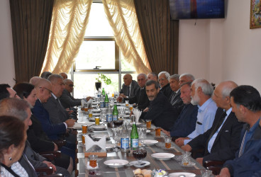 Ağsu rayonunda 2025-ci ilin “Konstitusiya və Suverenlik İli” elan edilməsi ilə bağlı “Müzəffər Ali Baş Komandan və suverenliyə gedən yol” mövzusunda dəyirmi masa keçirilib