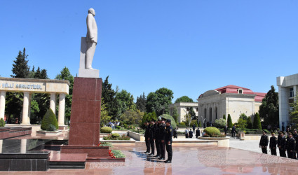 Ağsu rayonunda Ulu Öndər Heydər Əliyevin anadan olmasının 102-ci ildönümü ilə əlaqədar abidəsi ziyarət edilib və “Heydər Əliyev müstəqil Azərbaycan konstitusiyasının müəllifidir” mövzusunda yığıncaq keçirilib