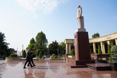 Ədliyyə naziri Ağsu şəhərində vətəndaşları qəbul edib