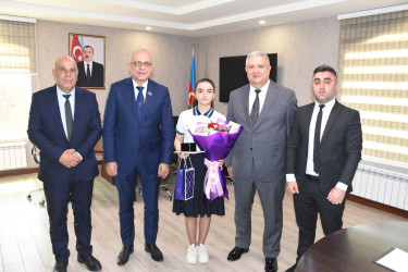 Ağsu Rayon İcra Hakimiyyətində buraxılış imtahanında ən yüksək nəticə göstərən şagirdlə görüş keçirilib
