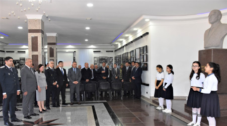 Ağsu rayonunda Ulu Öndər Heydər Əliyevin anadan olmasının 102-ci ildönümü ilə əlaqədar abidəsi ziyarət edilib və “Heydər Əliyev müstəqil Azərbaycan konstitusiyasının müəllifidir” mövzusunda yığıncaq keçirilib