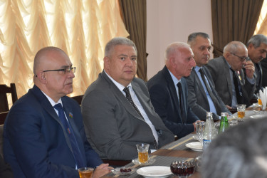 Ağsu rayonunda 2025-ci ilin “Konstitusiya və Suverenlik İli” elan edilməsi ilə bağlı “Müzəffər Ali Baş Komandan və suverenliyə gedən yol” mövzusunda dəyirmi masa keçirilib